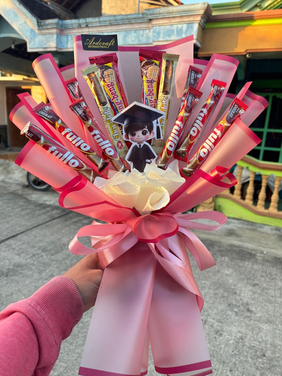 Bucket Dan Keperluan Wisuda Lainnya