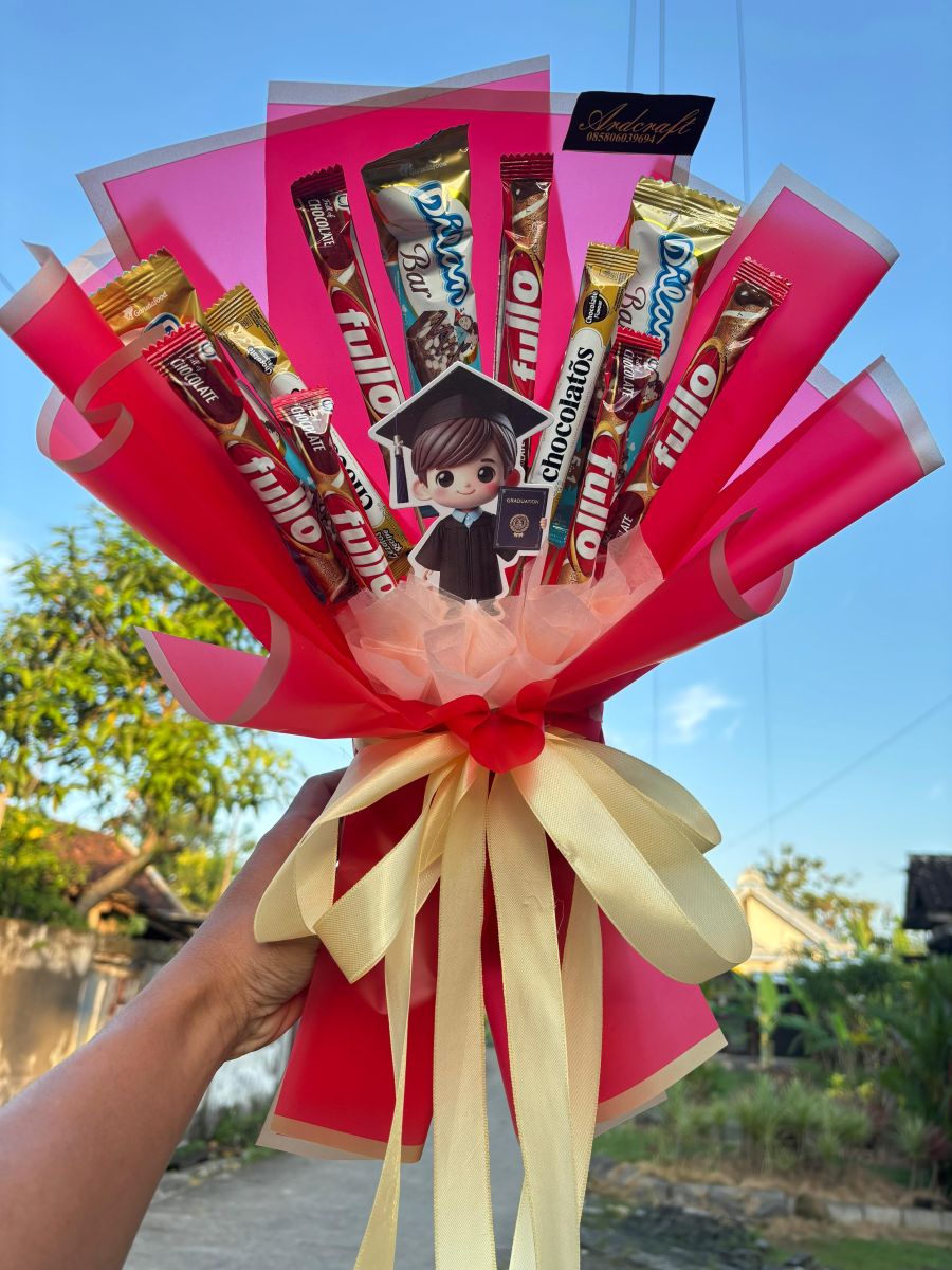 Bucket Dan Keperluan Wisuda Lainnya