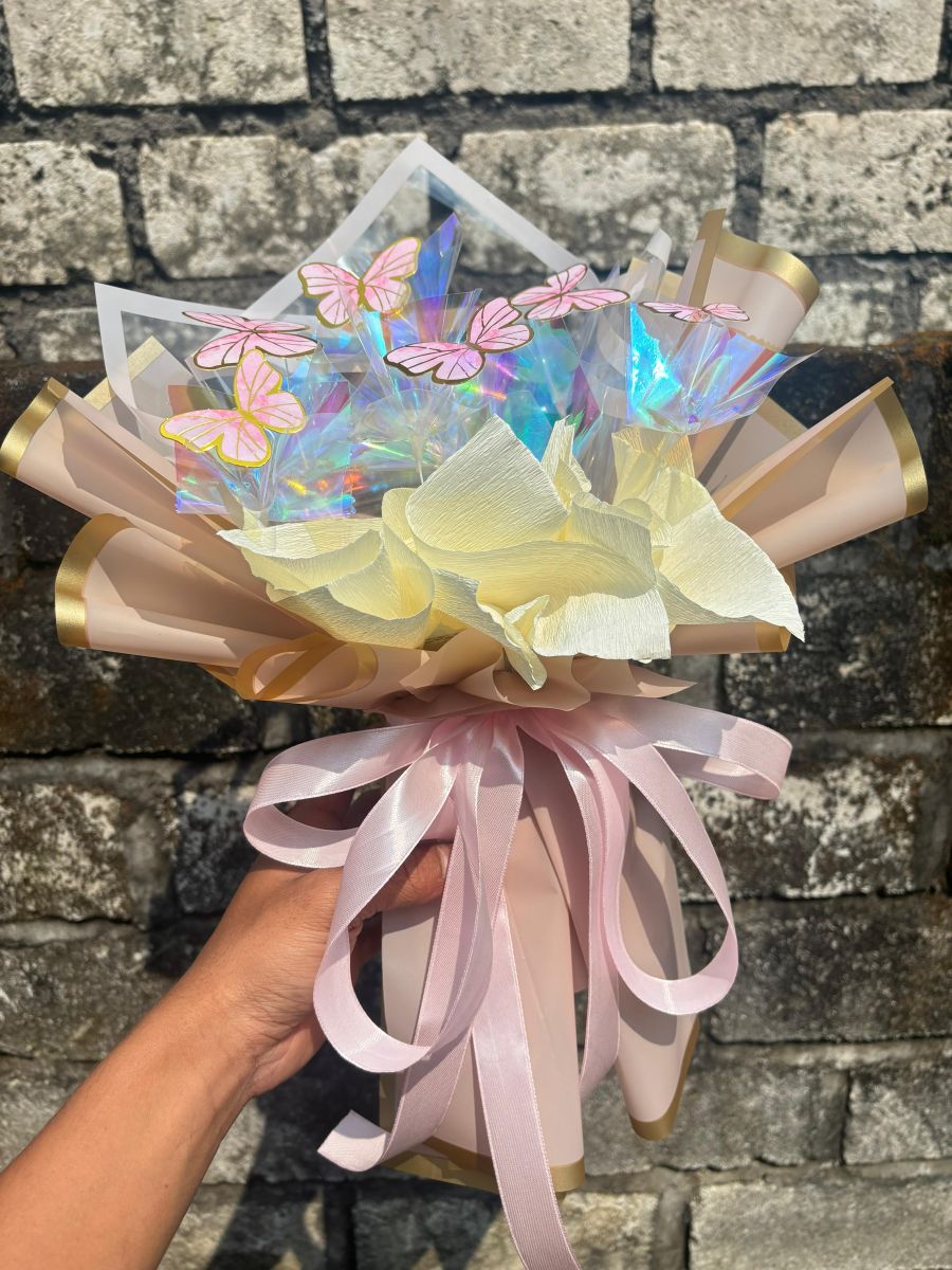 Bucket Dan Keperluan Wisuda Lainnya