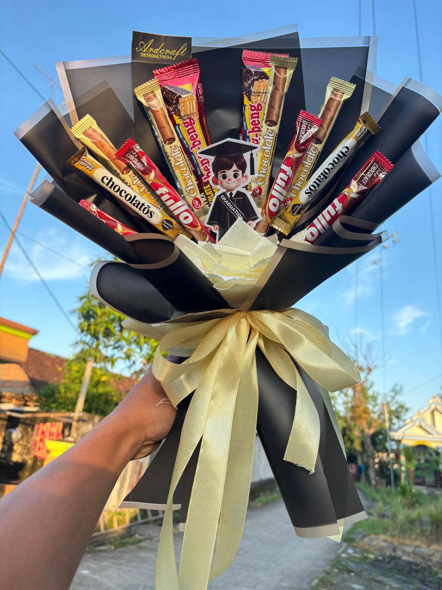 Bucket Dan Keperluan Wisuda Lainnya