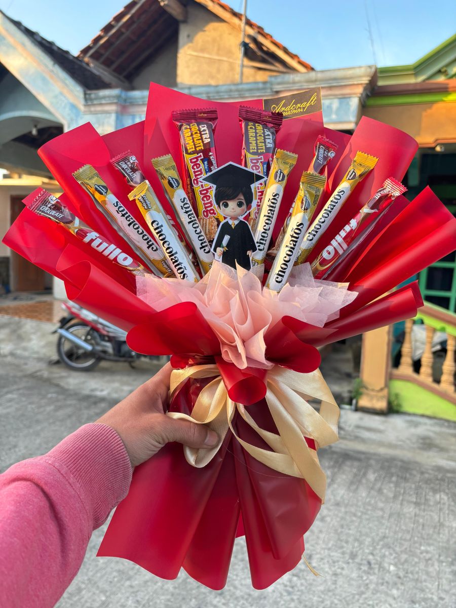 Bucket Dan Keperluan Wisuda Lainnya