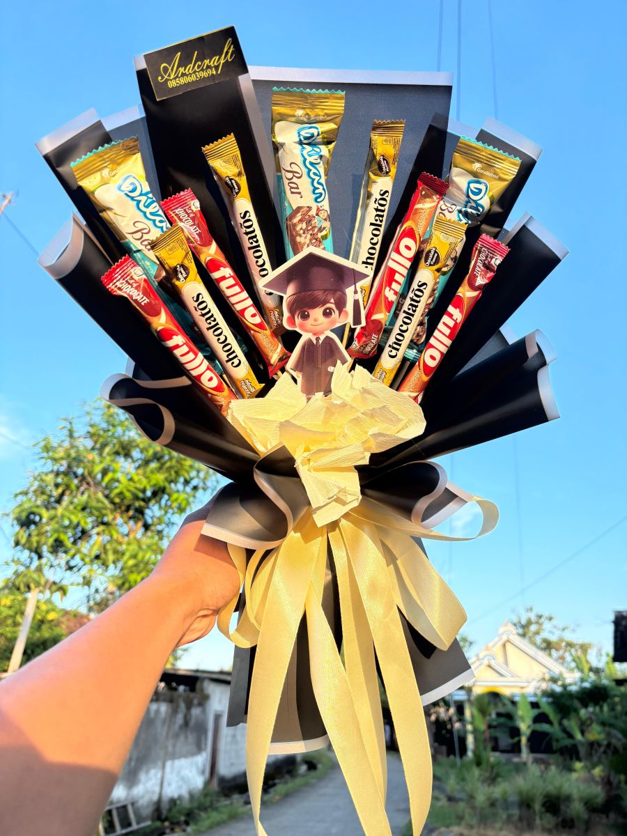 Bucket Dan Keperluan Wisuda Lainnya