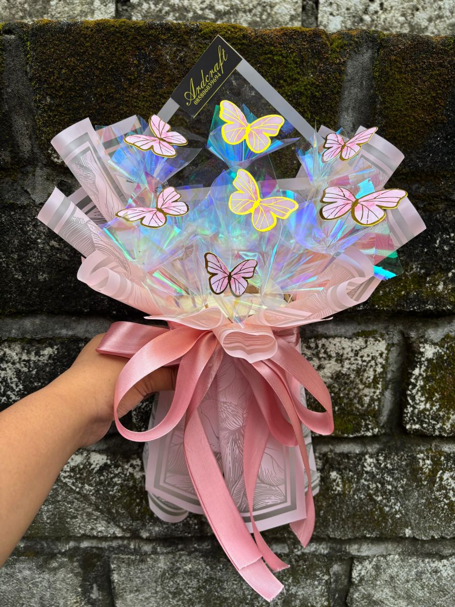 Bucket Dan Keperluan Wisuda Lainnya