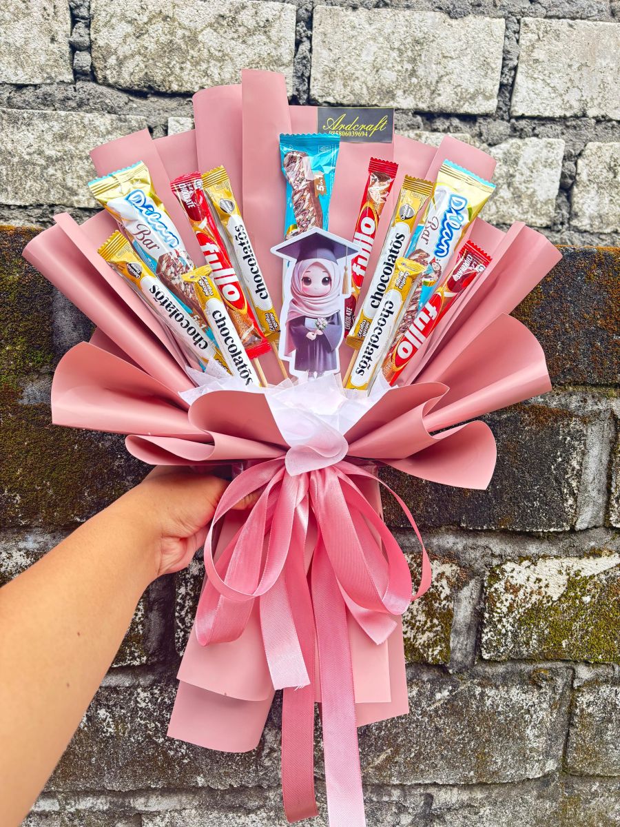 Bucket Dan Keperluan Wisuda Lainnya